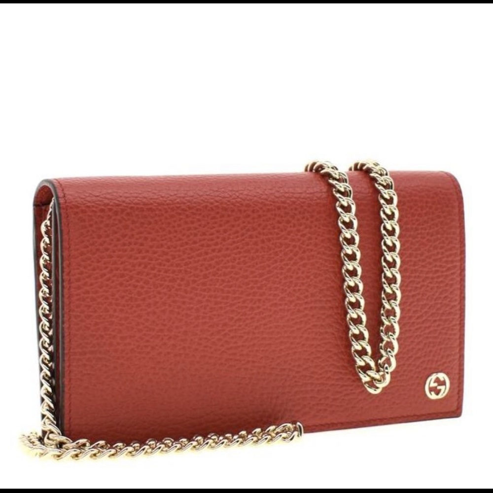 Gucci Crossbody Wallet on a Chain in Red
